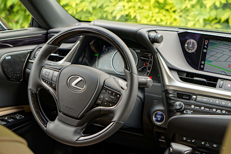 Editorial 2020 lexus es 300h 16 jl