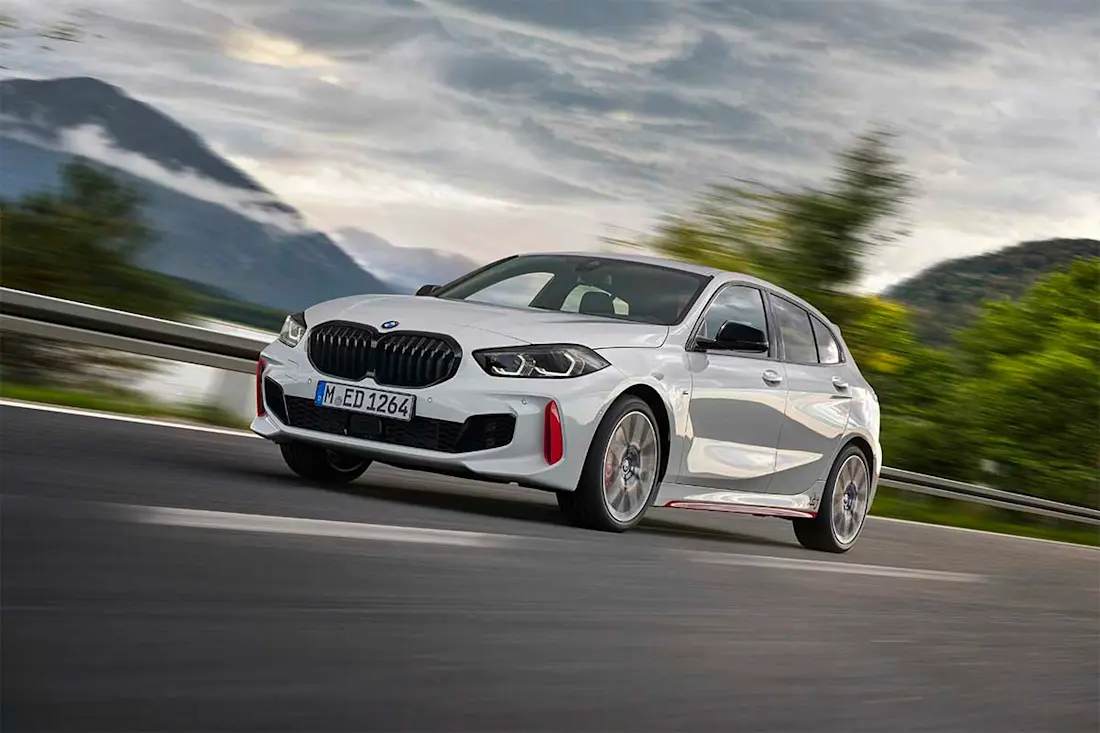 AS24 BMW 128ti 2021 rijdend voor 2
