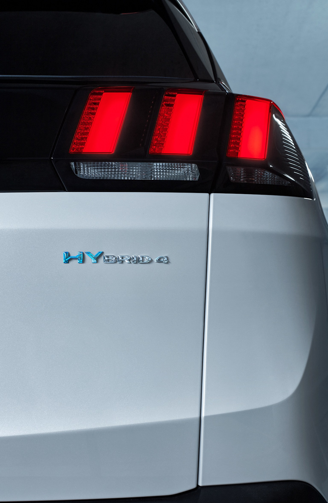 PEUGEOT_3008PHEV_HY4_1809PB_300_0.jpg