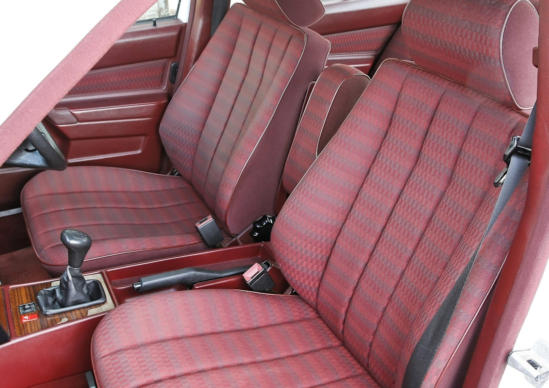 mercedes-benz-w201-seats