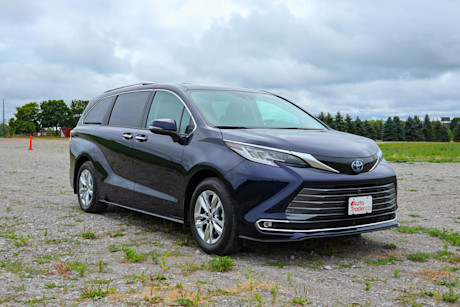 Editorial 2022 toyota sienna limited 02 jm