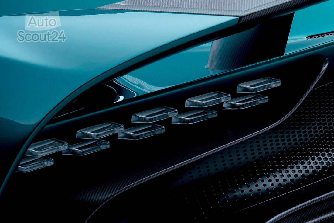 Aston-Martin-Valhalla-2022-(14).jpg