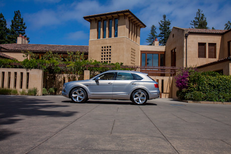 Editorial bentayga hybrid 3