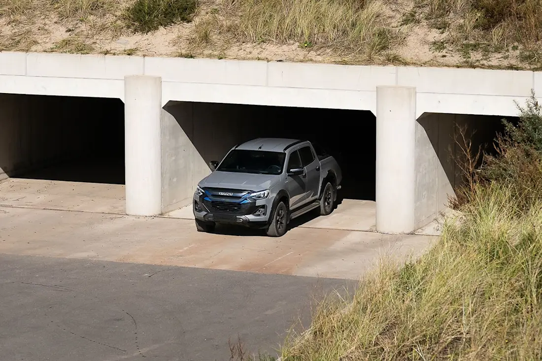 BEBE20251009 Isuzu D-Max 01