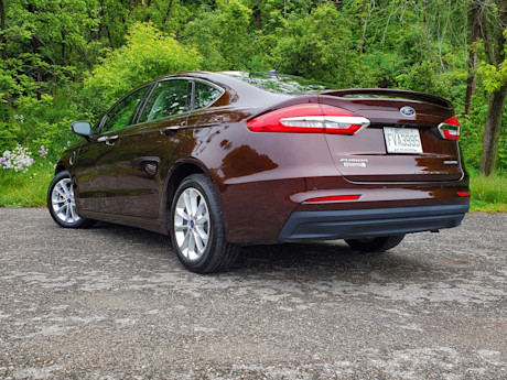 Editorial 2019 ford fusion energi titanium 05 sw