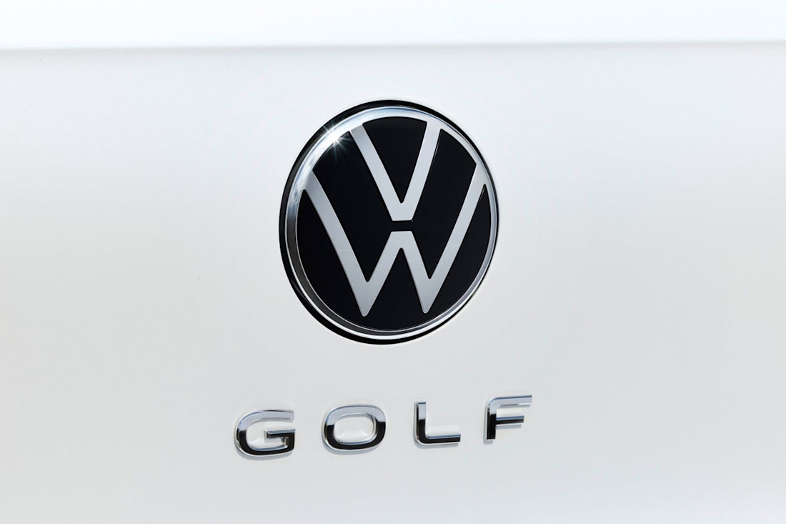 Volkswagen-Golf-2024-1600-14.jpg