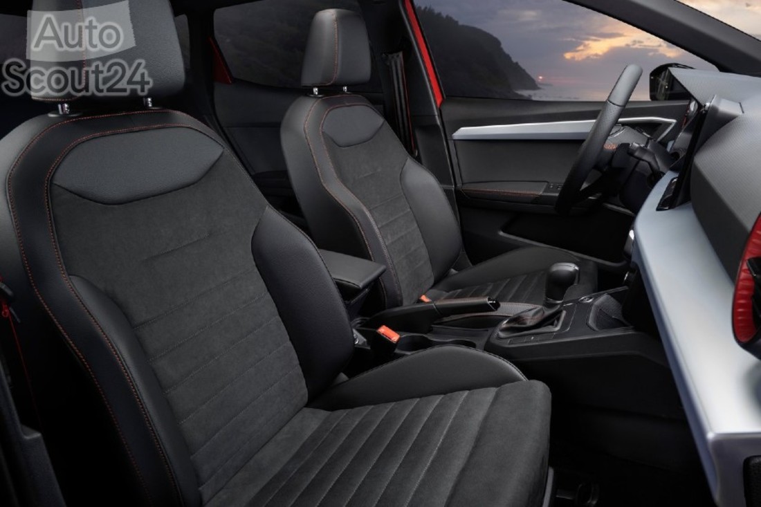 Seat-Ibiza-2022-1280-3f.jpg