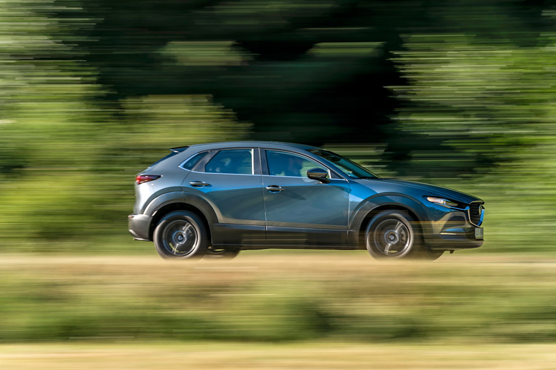 Mazda CX-30_Action_Polymetal grey_23.jpg