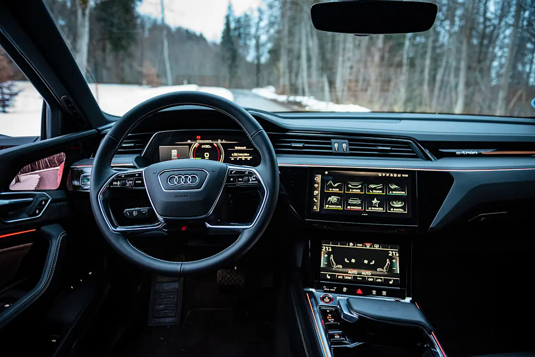 Audi-e-tron-S-Sportback-Cockpit