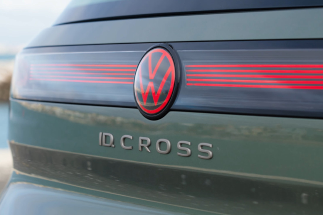 Logotipo trasero iluminado del Volkswagen ID.Cross Concept.jpg