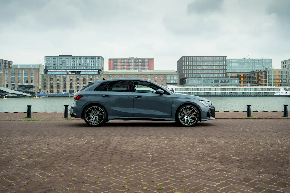 audi-rs3-2025-review-waarom-deze-hot-hatch-eigenlijk-een-supersportwagen-is-2025-05