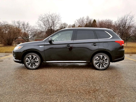 Editorial 2018 mitsubishi outlander phev 03 sw