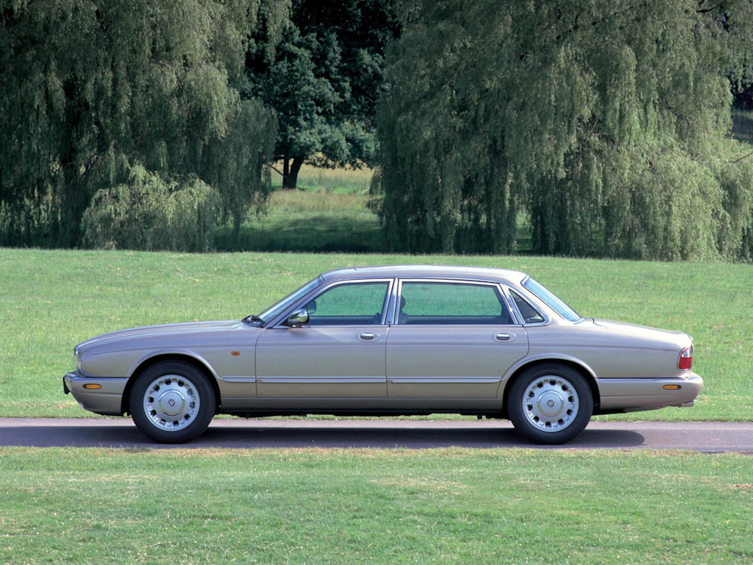 daimler_v8_opzij