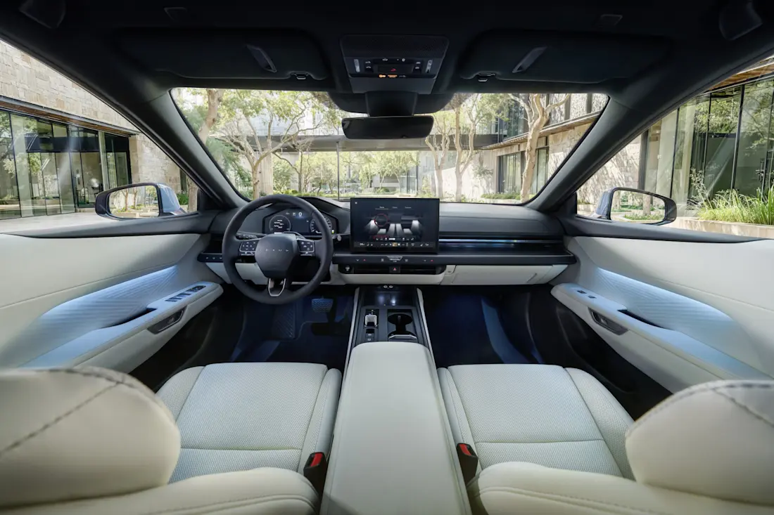 interni-lexus-es-2026