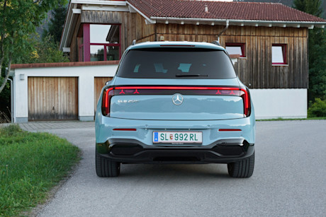 5 mercedes-benz-glb-250+-eq-2026-heck