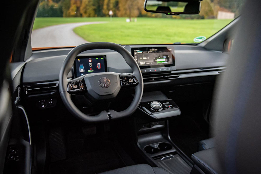 mg4-electric-64kwh-2024-cockpit