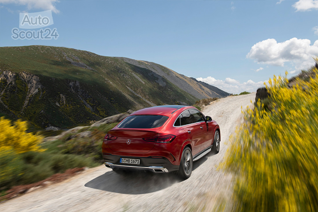 foto mercedes benz gele coup‚ trasera camino.jpg