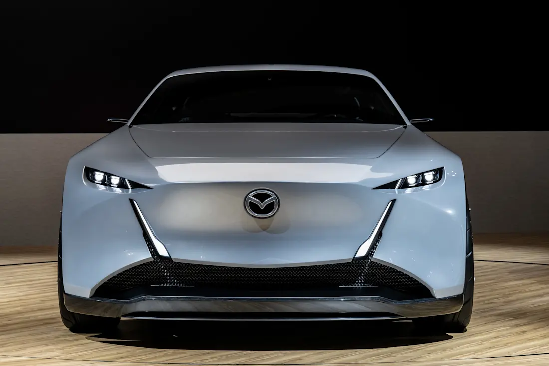 Fließende Linien, Wankel-Motor und Batteriereichweite: Das Vision X Coupé gibt einen gewohnt eigenwilligen Ausblick auf die Zukunft von Mazda.