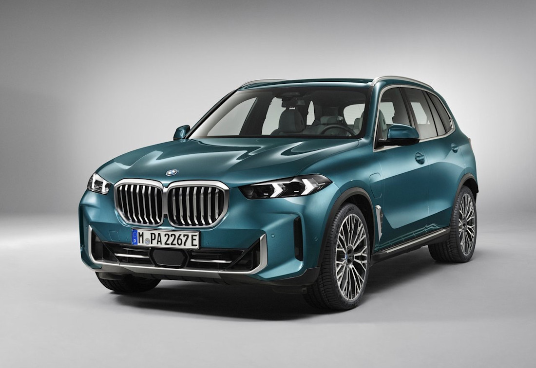 BMW-X5-2024-frontale Seitenansicht
