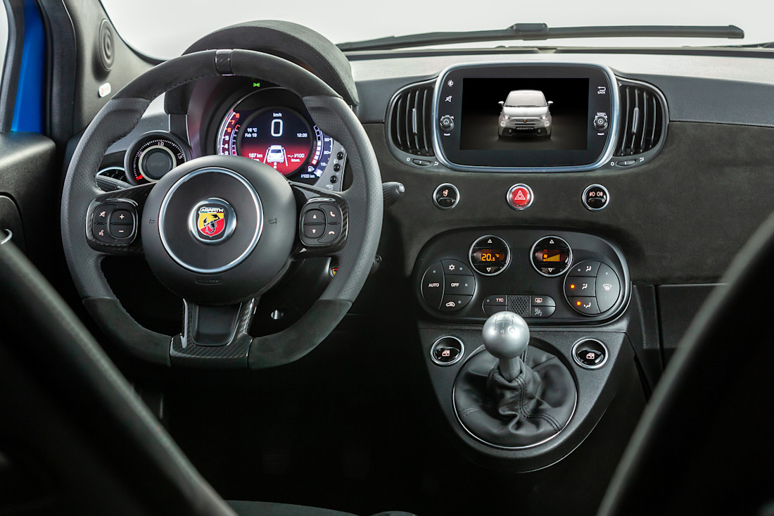 nuova-abarth-595-competizione-interni