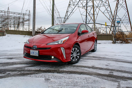 Editorial 2020 toyota prius awd e 01 db fr