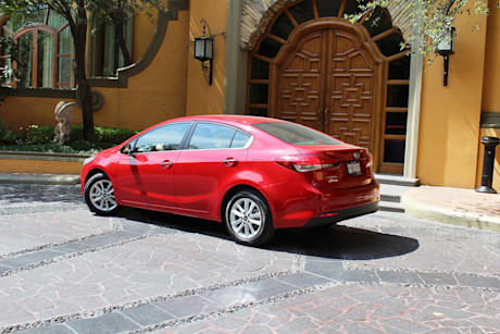 Editorial 2017 kia forte 04 pb