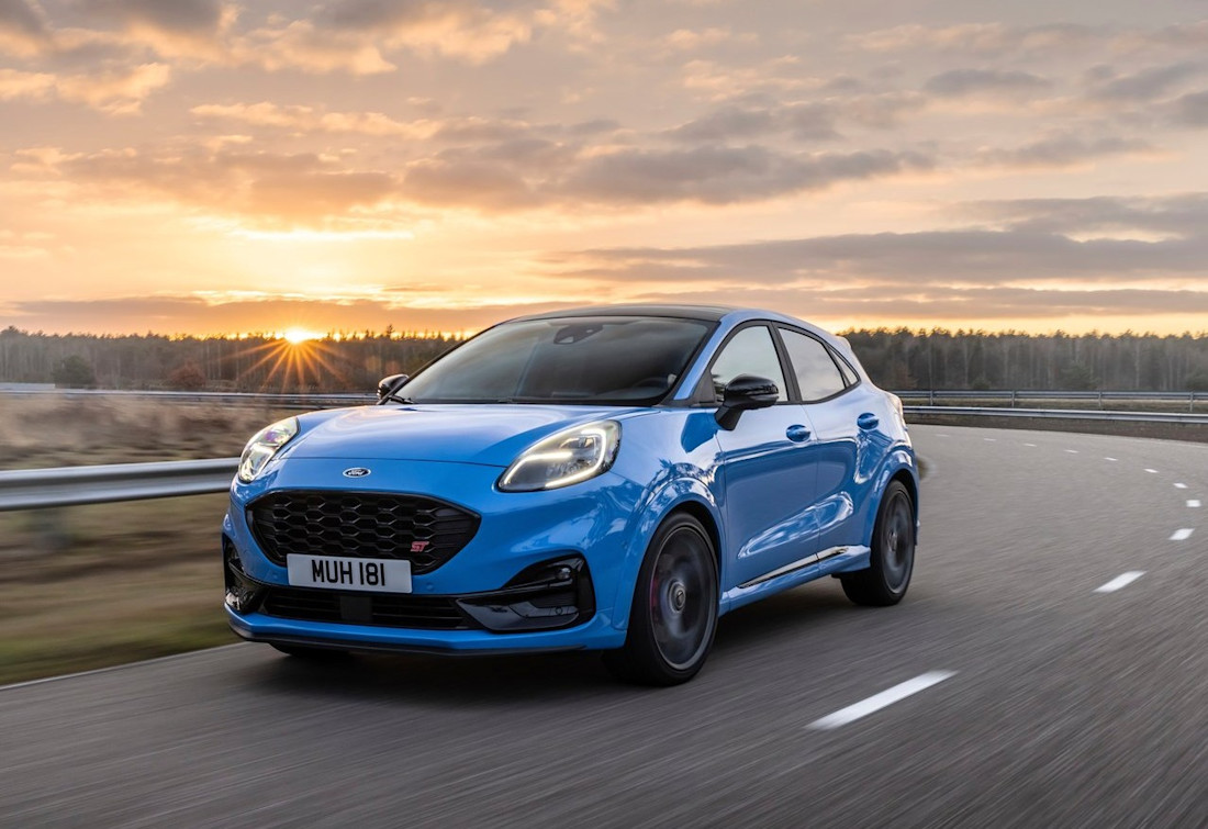 Ford-Puma ST Powershift-2023 frontale Seitenansicht