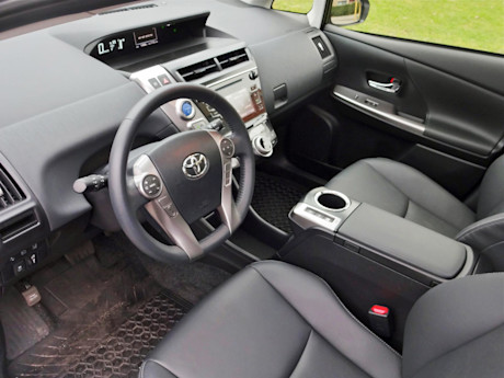 Editorial 2015 toyota prius v sh 28