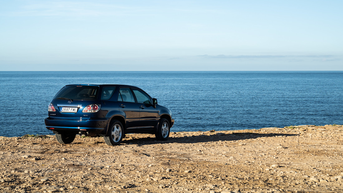 1st_Gen_Lexus_RX_300_Static_03.jpg