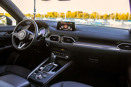 Mazda CX-5 Signature 2.5T vs 2.2D 2019 : match comparatif Body Image
