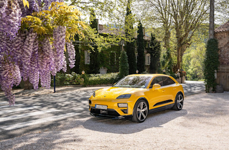 Editorial 2024 porsche macan turbo electric fd 240423 02 jw