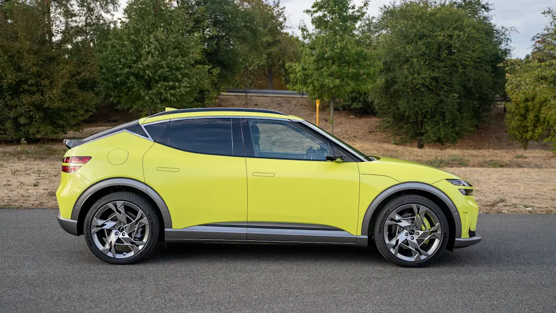 2022 Genesis GV60-3