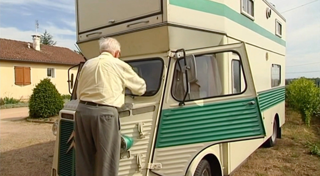CITROEN_ORIGINS_ARCHIVES_INA_Des-vacances_en_TYPE_H_transforme__769__en_camping_car_en_2009.jpg