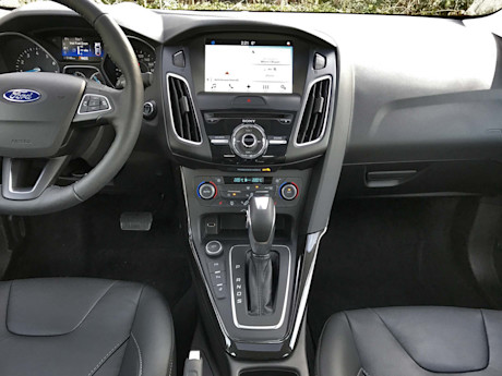 Editorial 2017 ford focus titanium sedan 19 gw