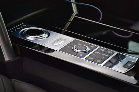 Editorial 2018 land rover discovery hse luxury td6 34 jp