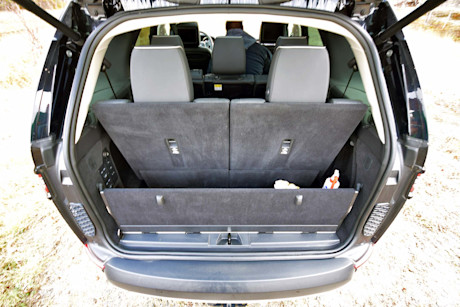 Editorial 2018 land rover discovery hse luxury td6 23 jp