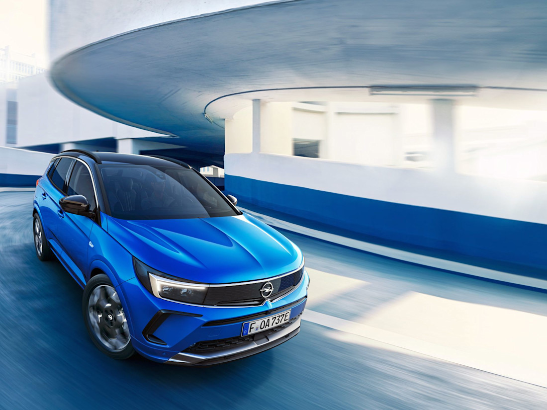 Nuovo Grandland, SUV plug-in hybrid Opel
