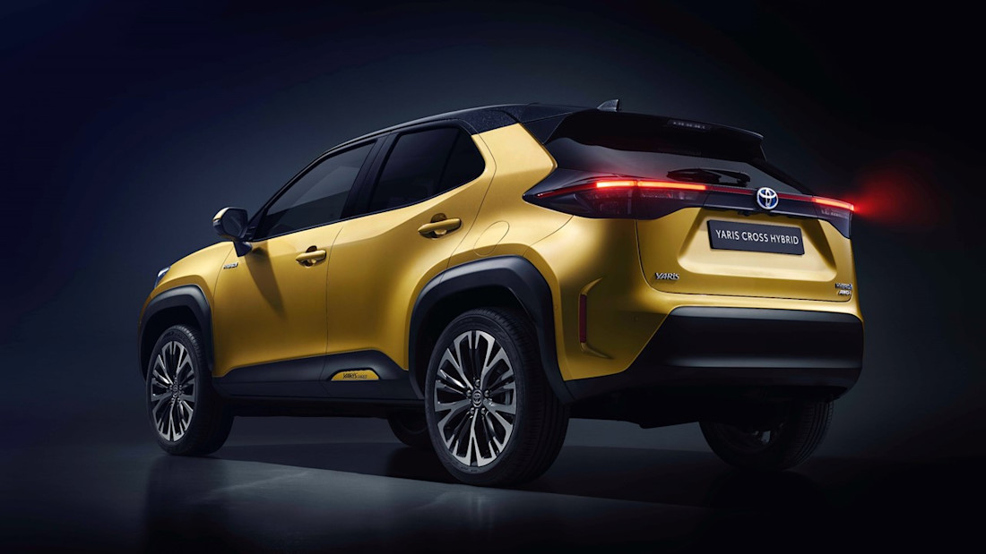 Toyota Yaris Cross 2021 Heck rechts.jpg