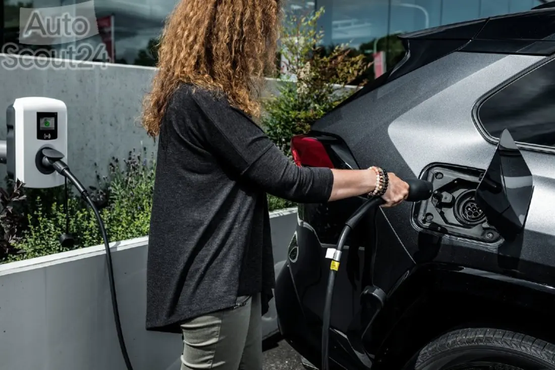 Toyota-RAV4 Plug-in Hybrid-2021-1280-88 (1) Toyota-RAV4 Plug-in Hybrid-2021-1280-88 (1)