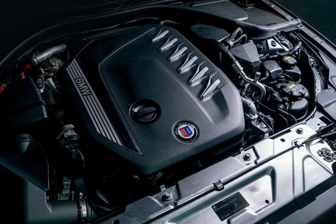 BMW-Alpina-D3-S-Touring-Limousine-Engine