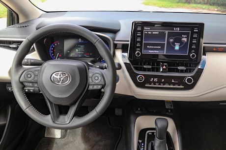 Editorial 2021 toyota corolla hybrid w premium package 18 jm