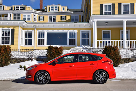 Editorial 2015 ford focus se hatchback jp 07