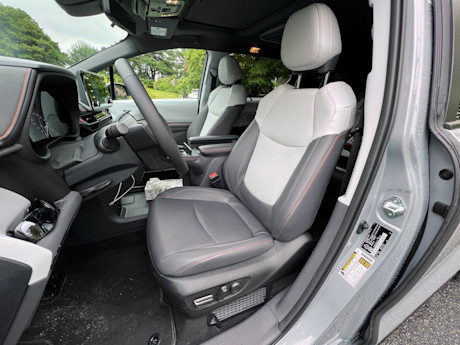 Editorial 2023 toyota sienna xse awd td 230908 22 msp