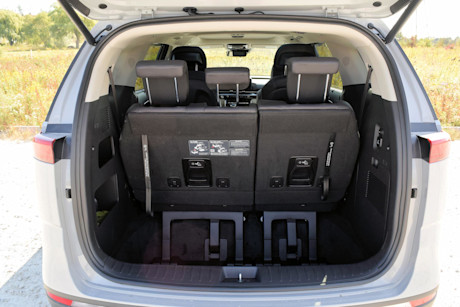 Editorial 2024 kia carnival sx td 240216 20 sha
