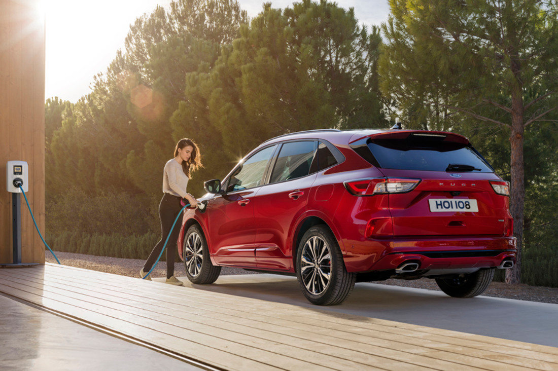 ford_kuga_plug-in_hybrid_st-line_3.jpeg