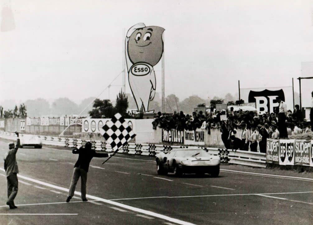 Jacky_Ickx_LM69-(1).jpg