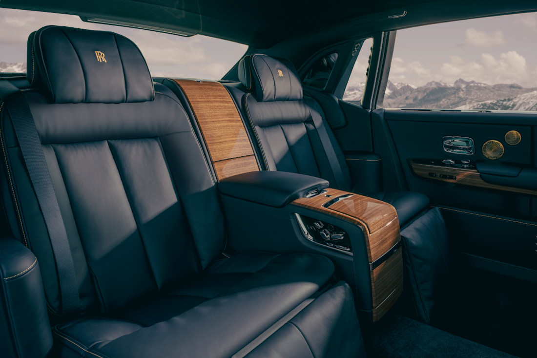 Rolls-Royce-Phantom-Goldfinger-2024 (11).jpg