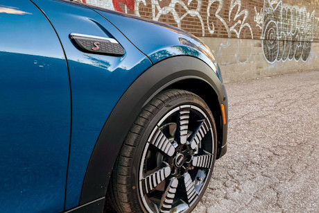 Editorial 2022 mini cooper s 5 door premierplus 14 ct