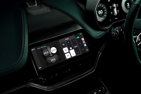 BEBE20250522  Apple CarPlay header