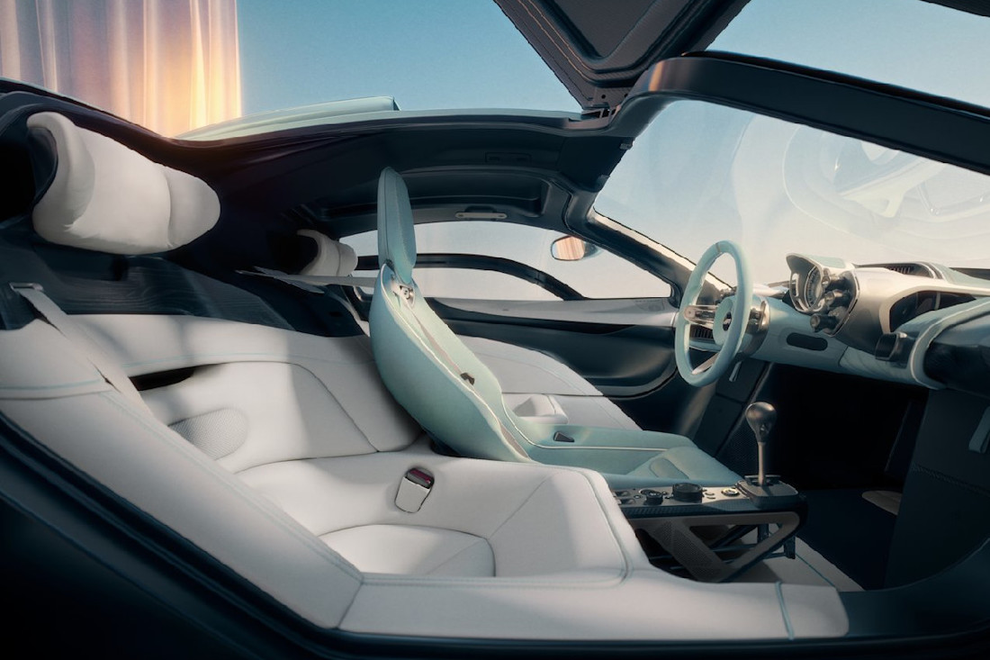 Gordon_Murray-S1-2028-interior (3).jpg